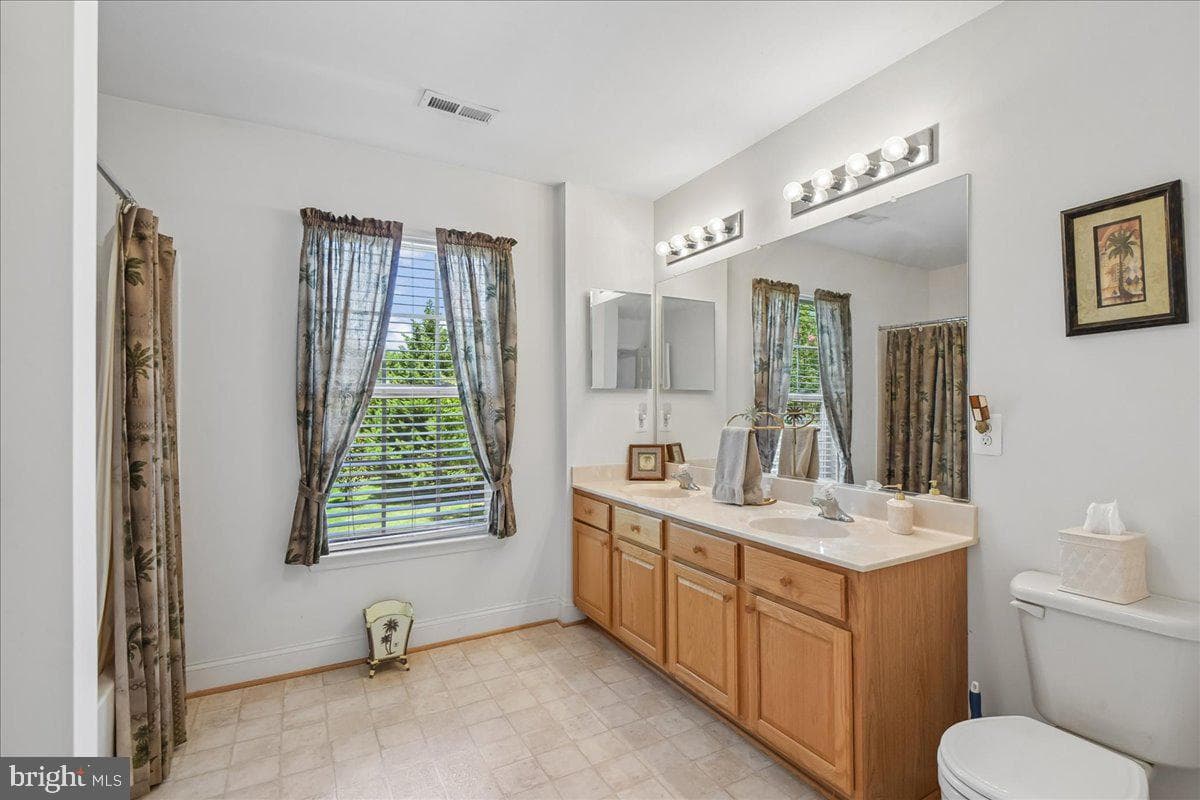 605 Lighthouse Landing Lane photo 28