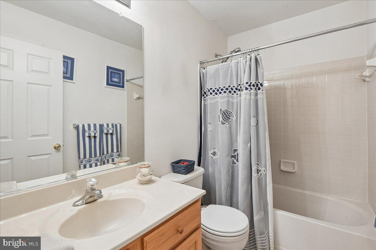 605 Lighthouse Landing Lane photo 32