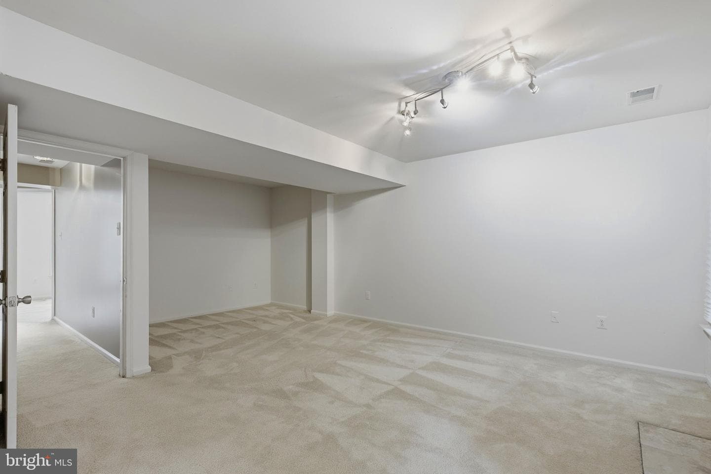 8609 Woodland Manor Drive photo 12
