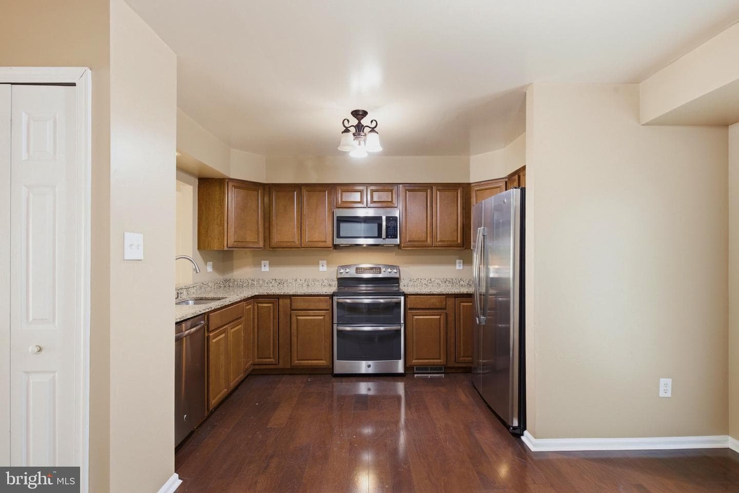 8609 Woodland Manor Drive photo 25