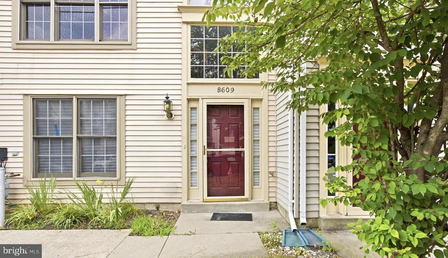 8609 Woodland Manor Drive photo 3