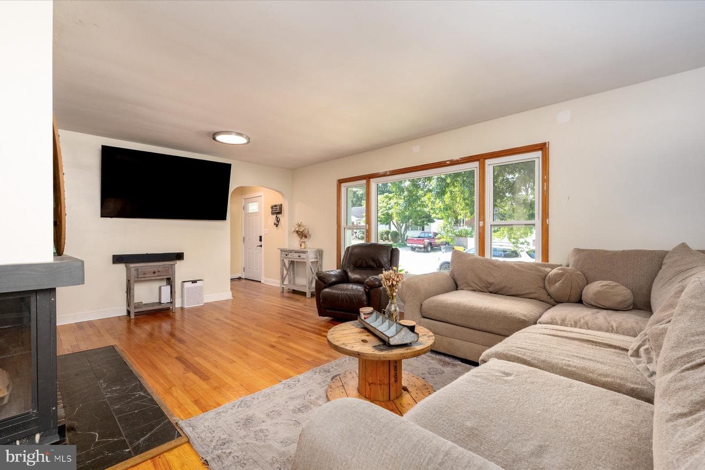 402 Joyce Drive photo 3