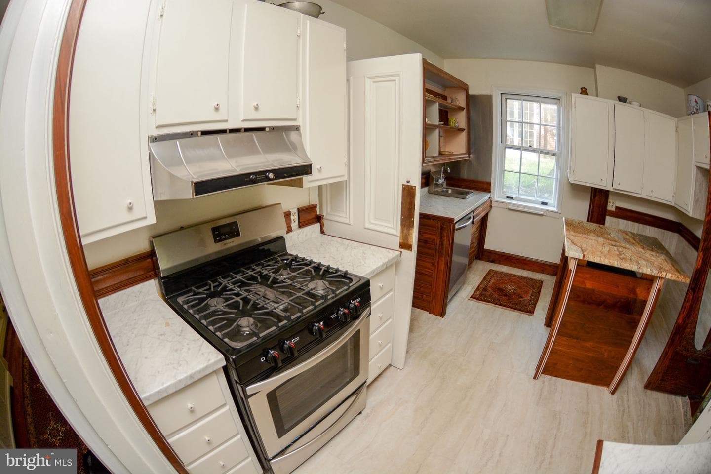 831 Windsor Road photo 18