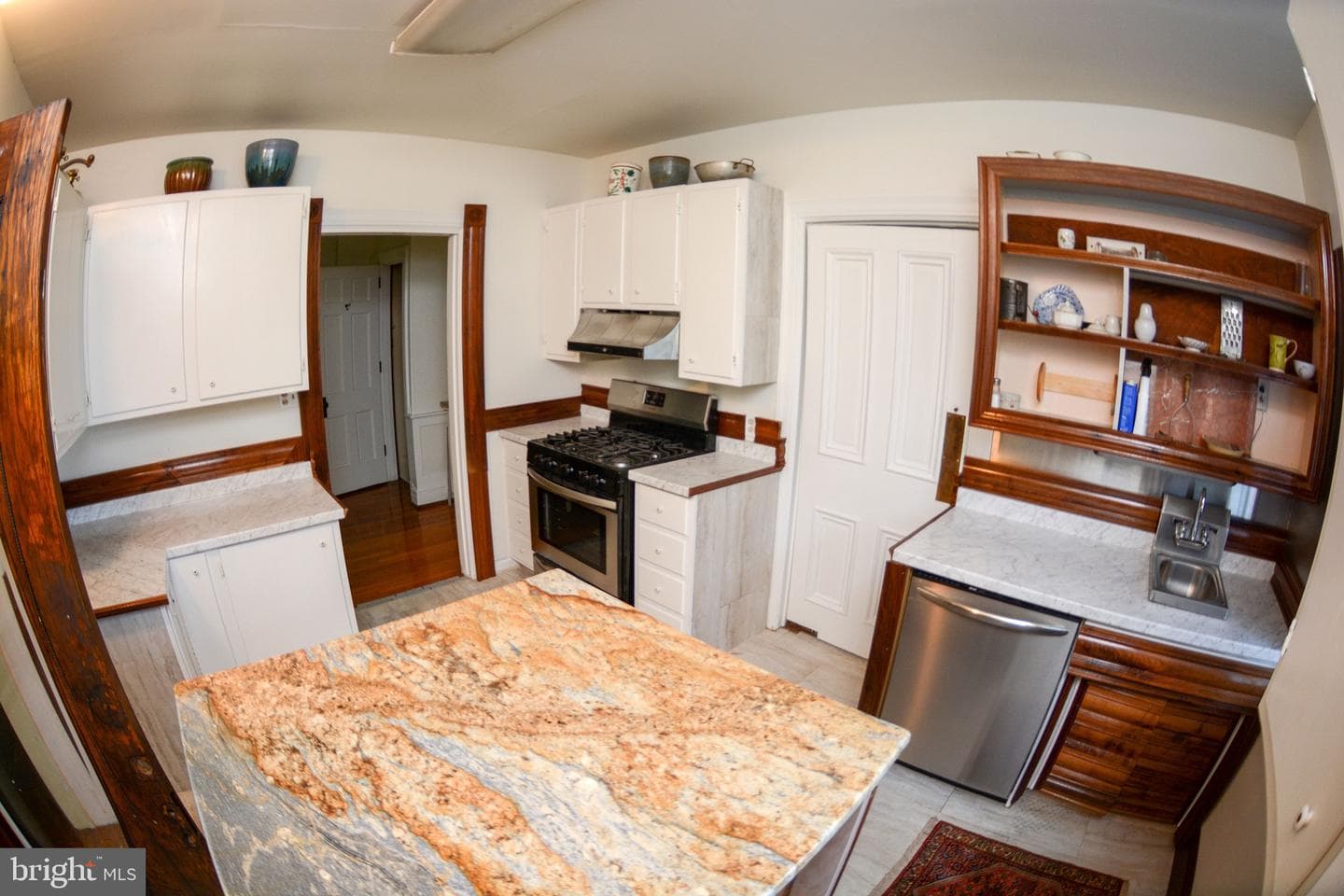 831 Windsor Road photo 19