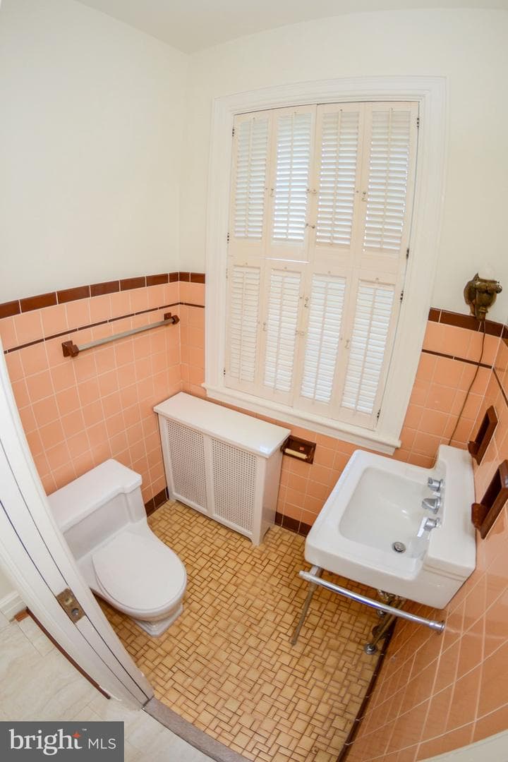 831 Windsor Road photo 27