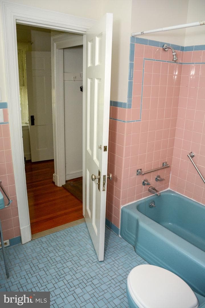 831 Windsor Road photo 38