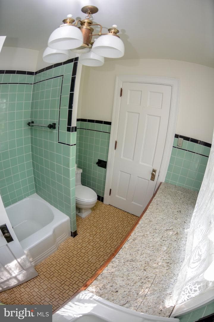 831 Windsor Road photo 41
