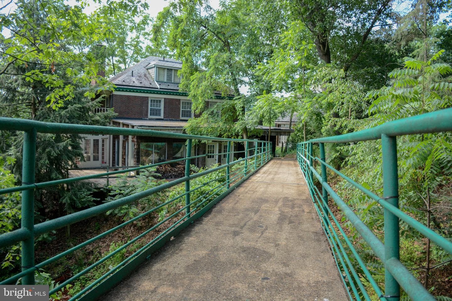 831 Windsor Road photo 47
