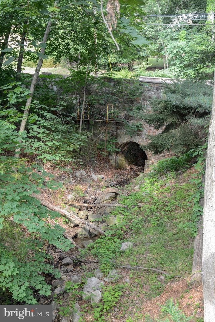 831 Windsor Road photo 51