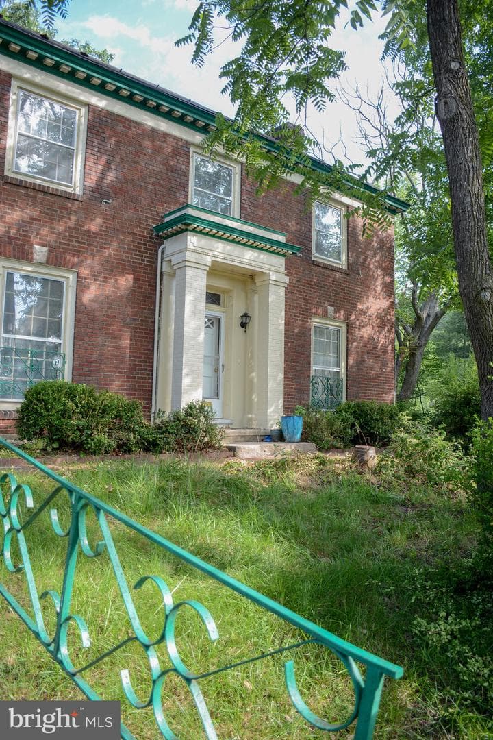 831 Windsor Road photo 57