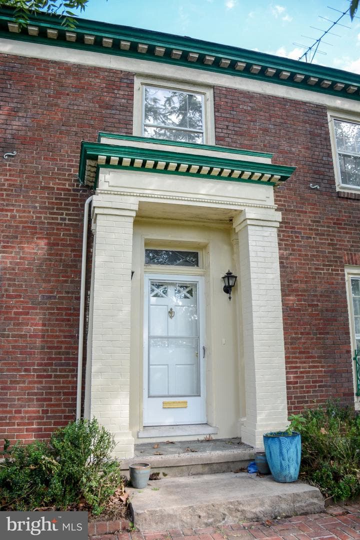 831 Windsor Road photo 58