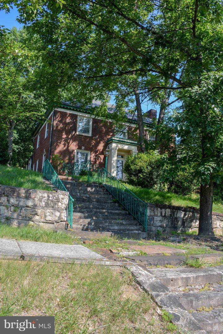 831 Windsor Road photo 70