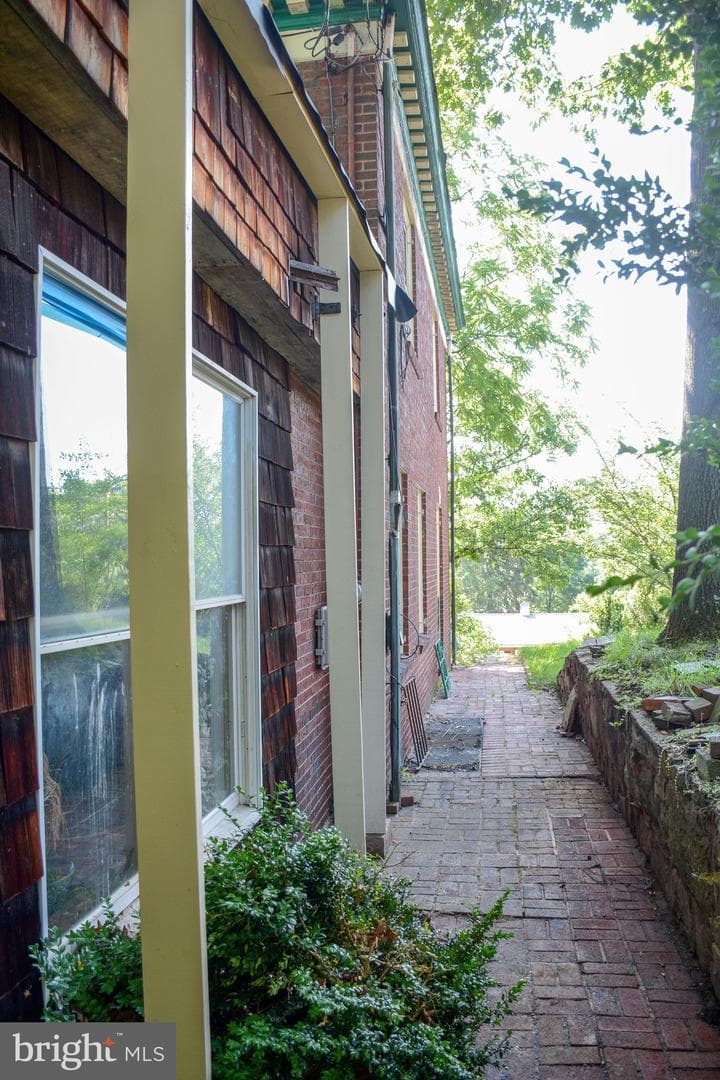 831 Windsor Road photo 75