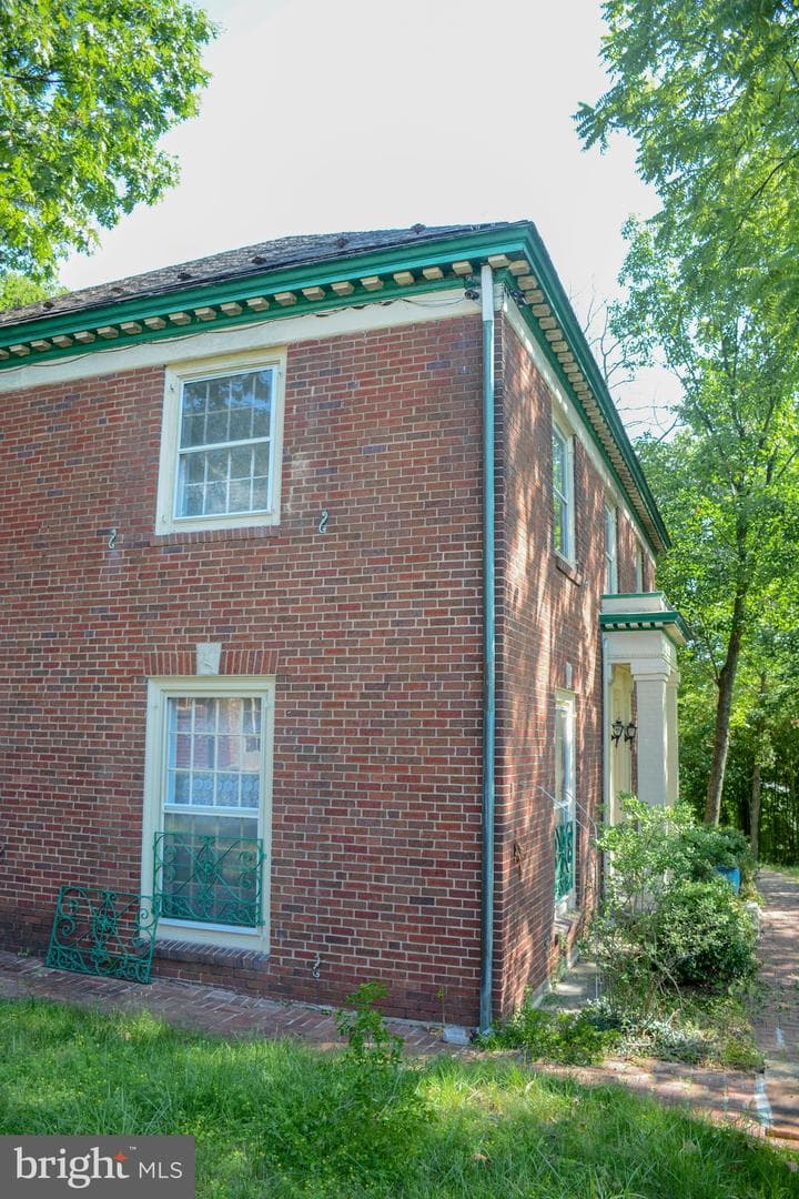 831 Windsor Road photo 77