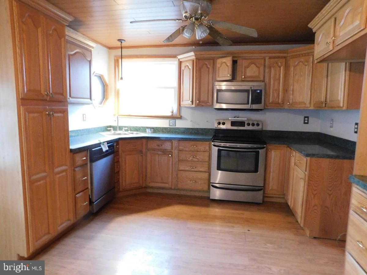 23808 Hill Street photo 6