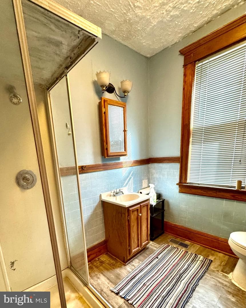 14 Virginia Avenue photo 16
