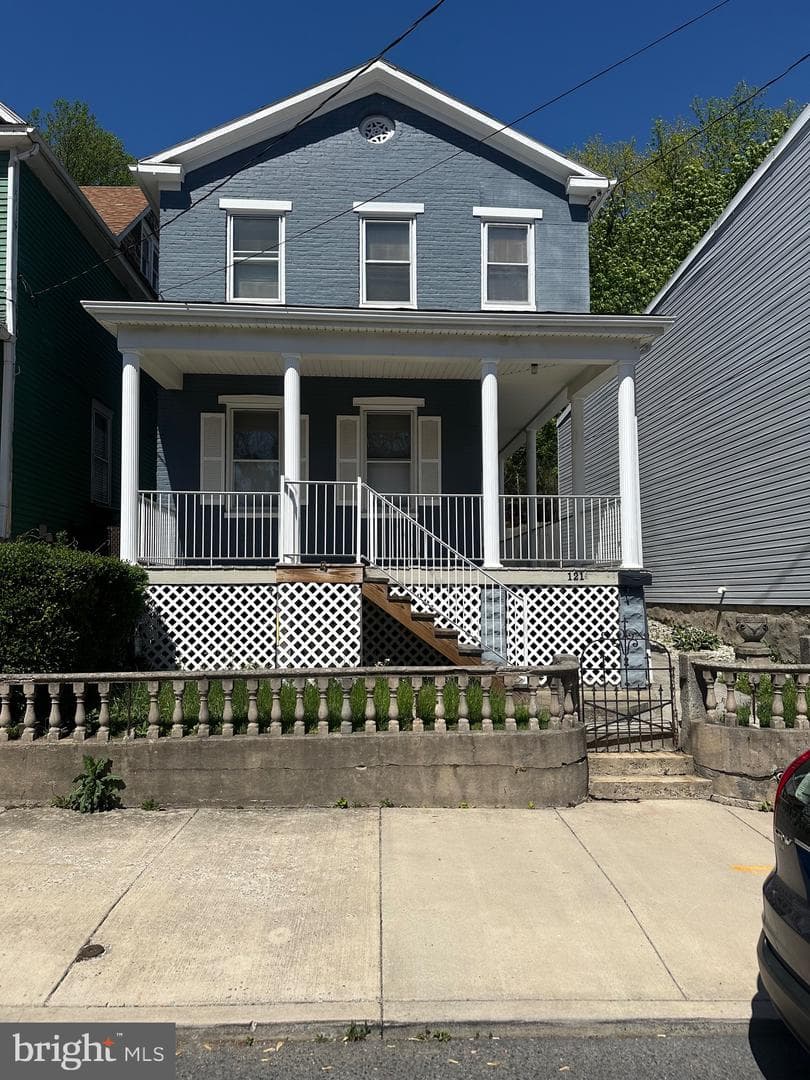 121 Independence Street photo 1