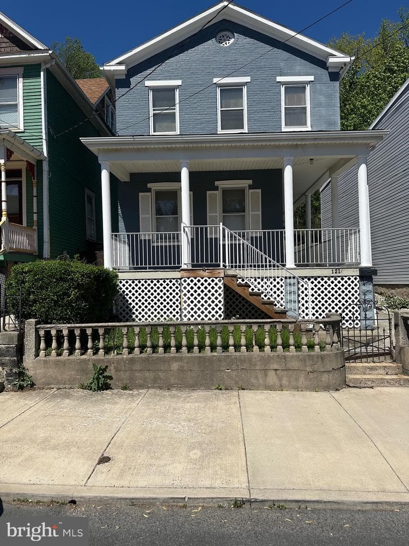 121 Independence Street photo 2