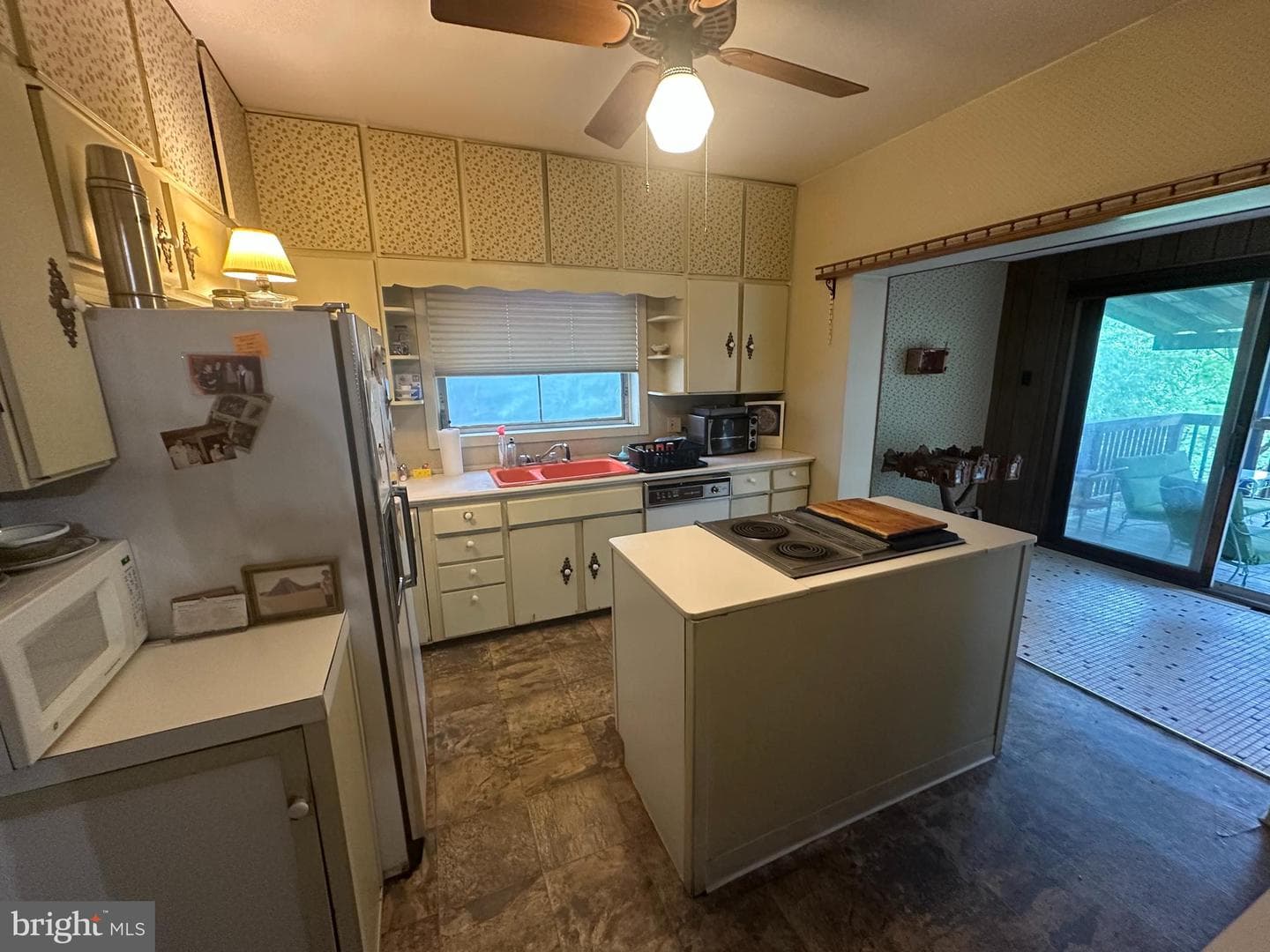 638 Washington Street photo 7