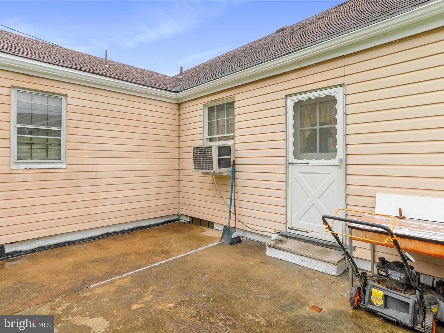 1612 Bedford Street photo 22