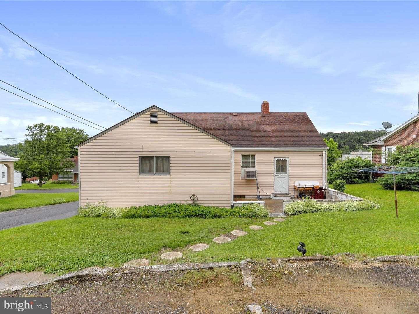 1612 Bedford Street photo 24