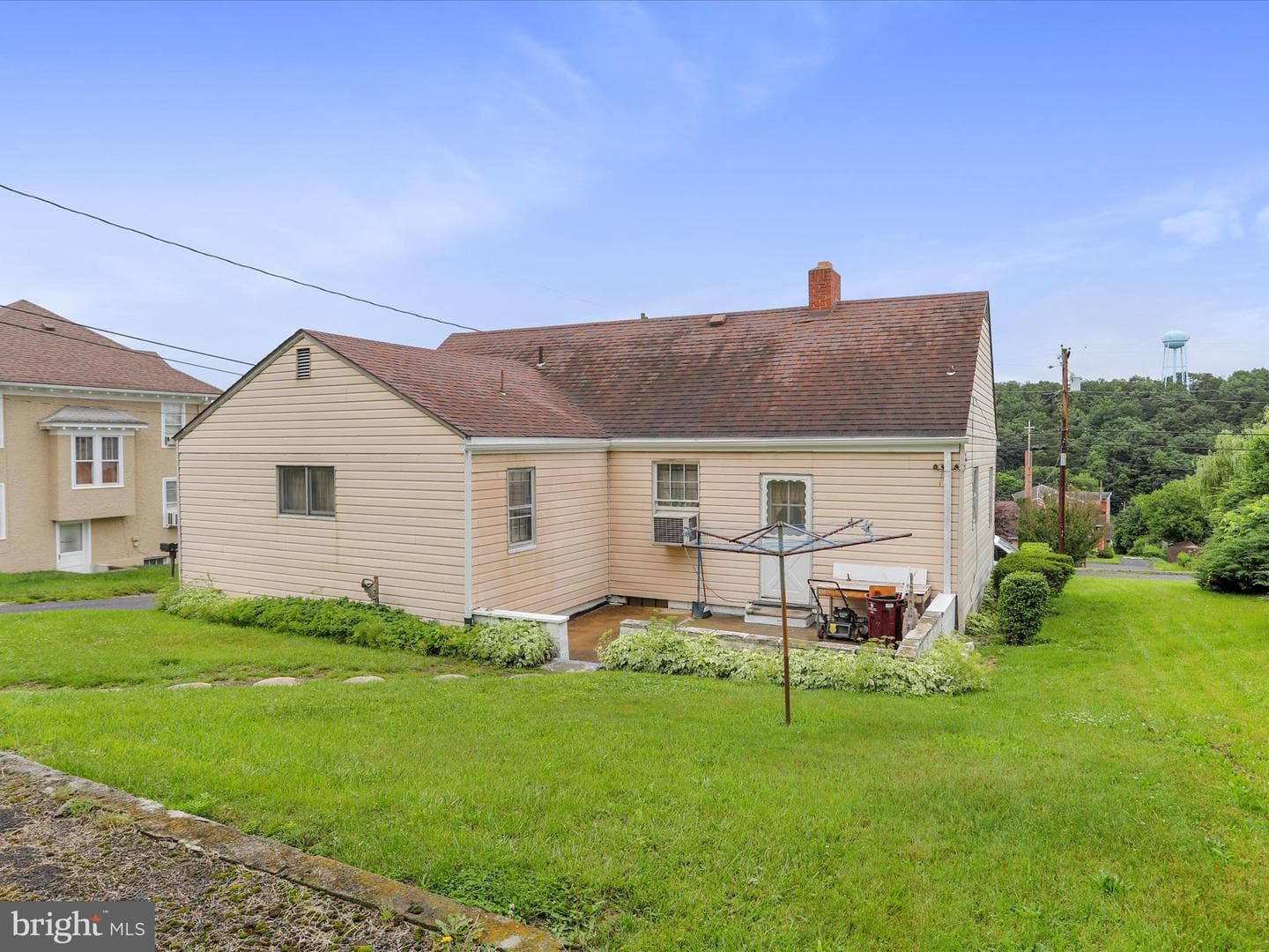 1612 Bedford Street photo 3