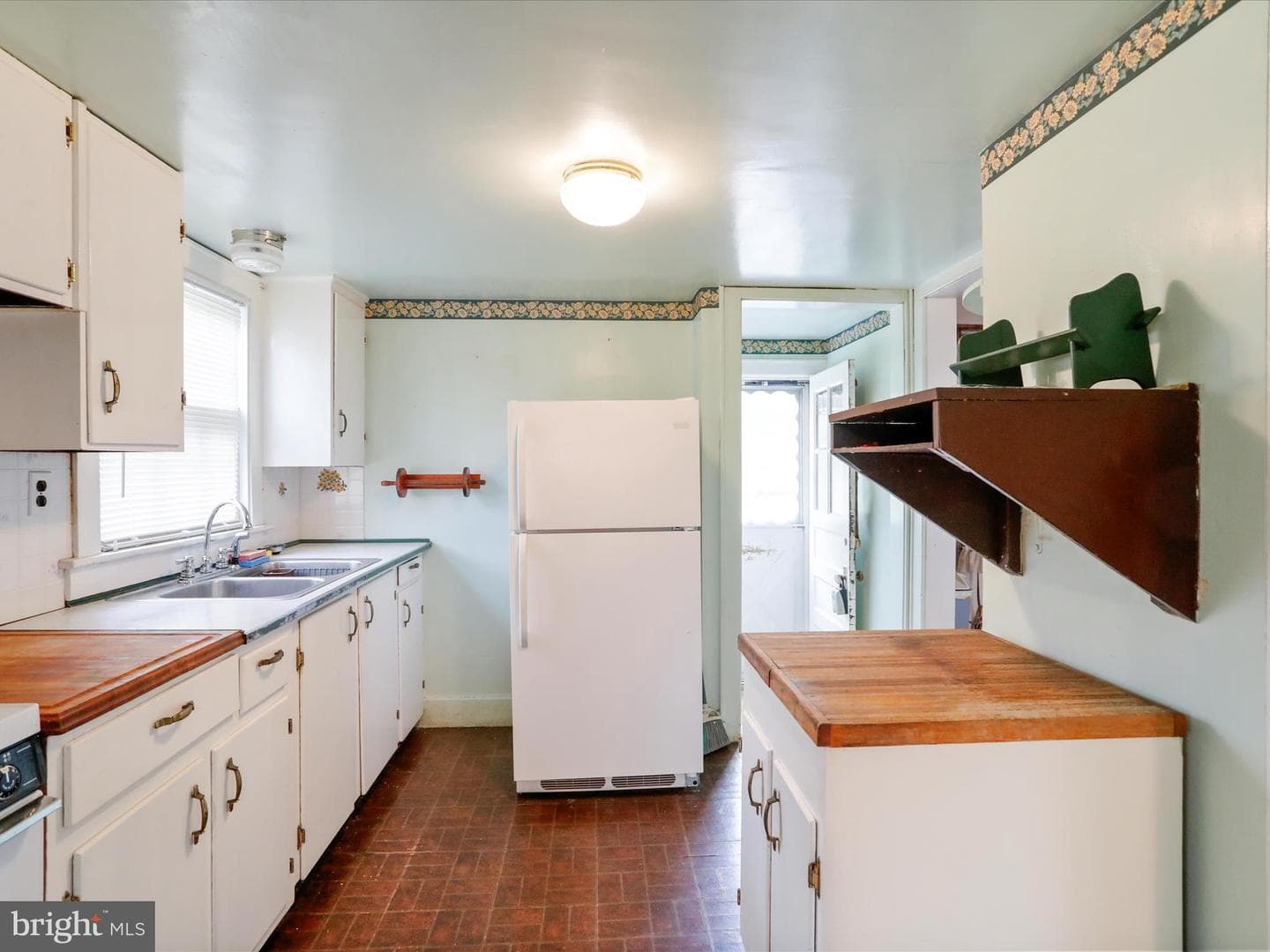1612 Bedford Street photo 9