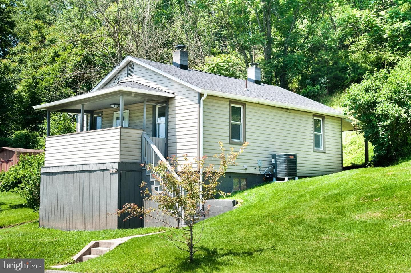 11313 Morningside Drive NE photo 1