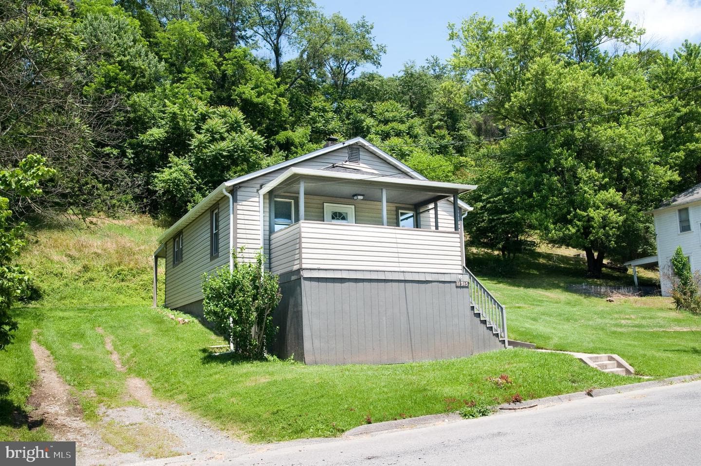 11313 Morningside Drive NE photo 4