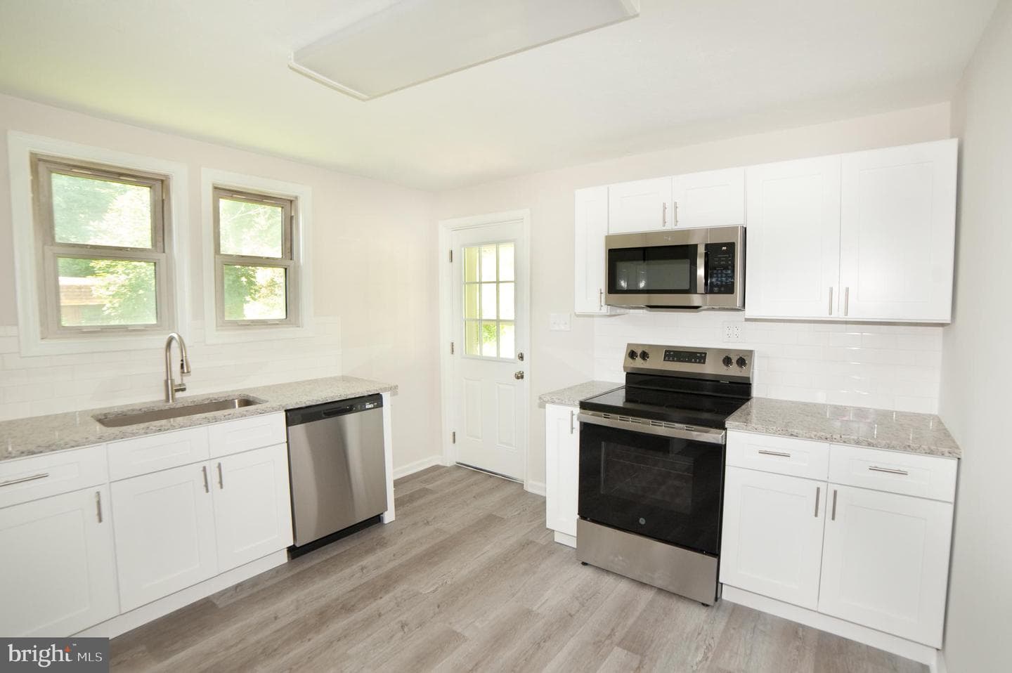 11313 Morningside Drive NE photo 9
