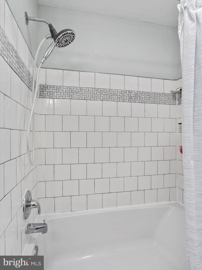 609 Kent Avenue photo 14