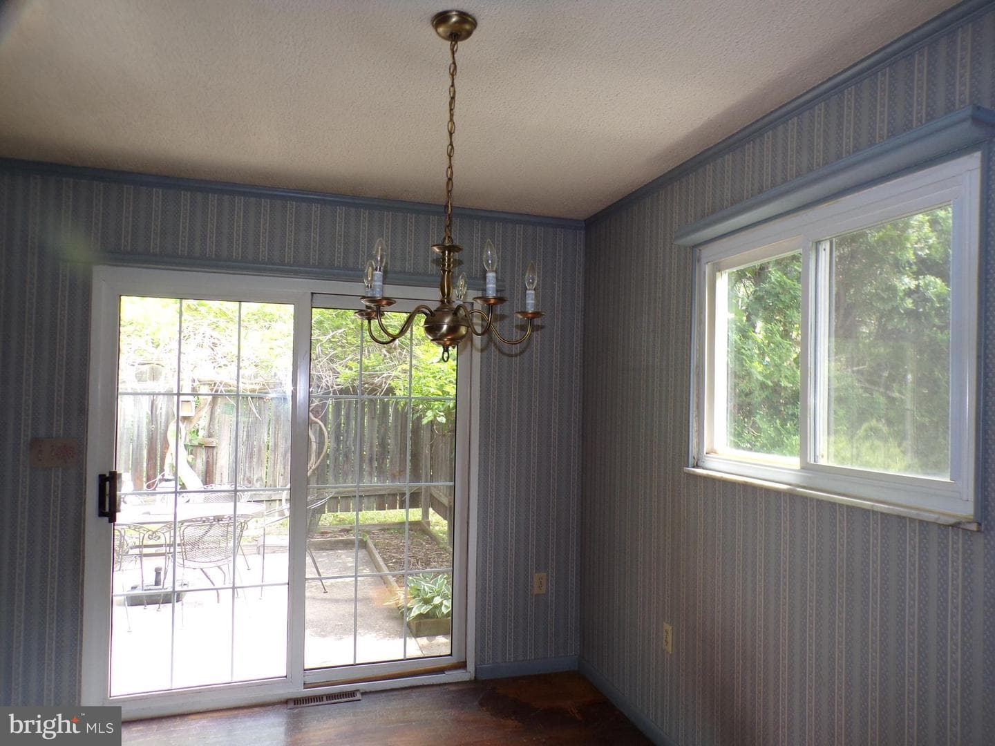 24809 Crooks Avenue photo 11