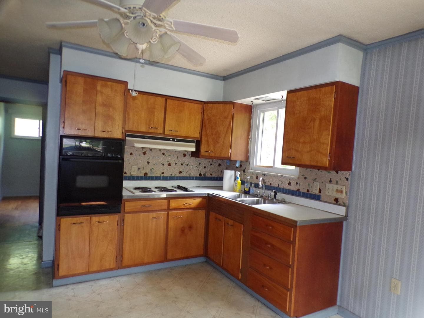 24809 Crooks Avenue photo 12