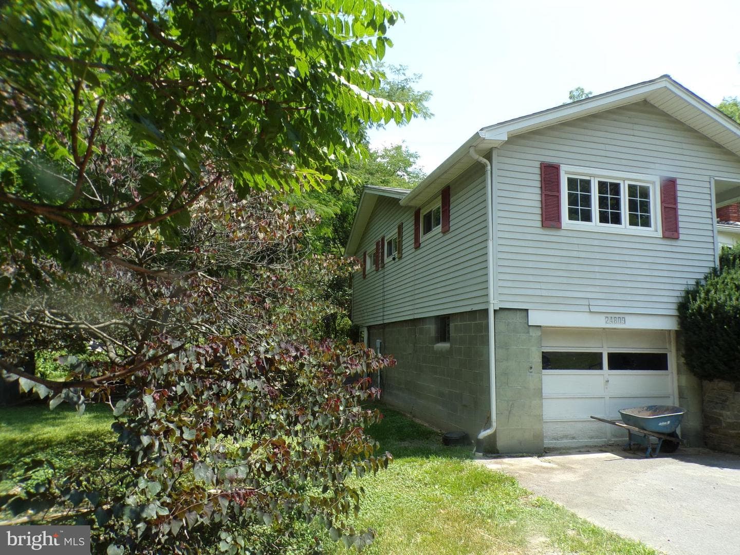 24809 Crooks Avenue photo 2