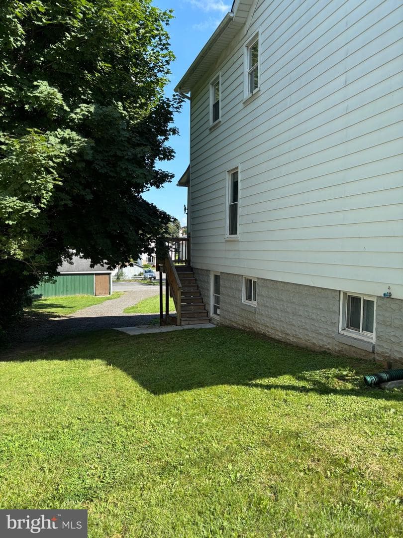 158 Center Street photo 41