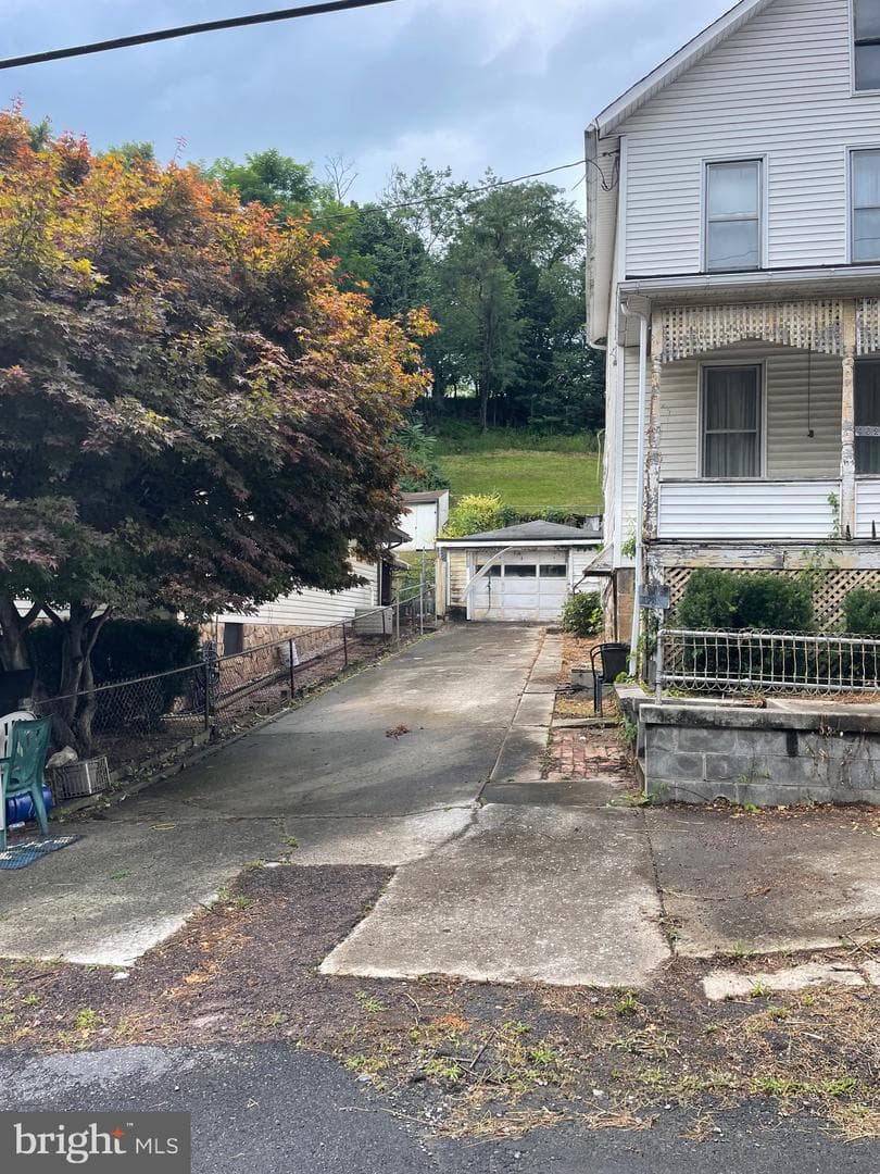 432 Pine Avenue photo 2