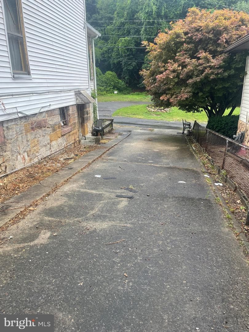 432 Pine Avenue photo 3
