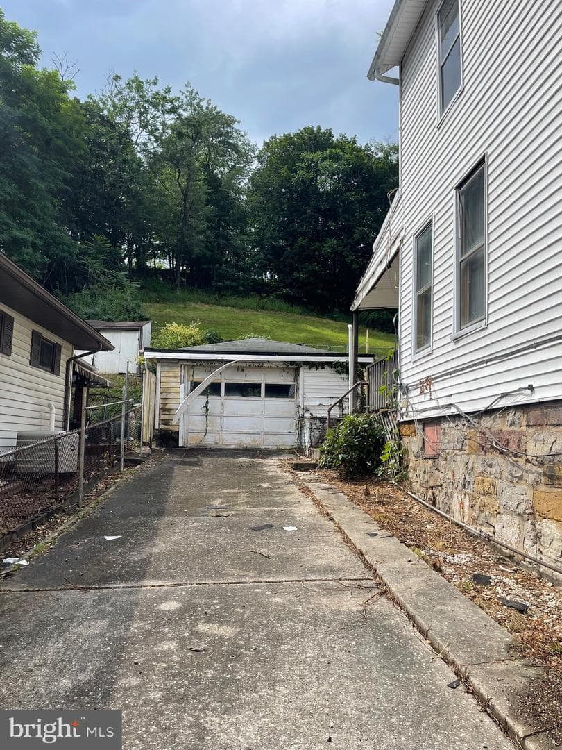 432 Pine Avenue photo 9