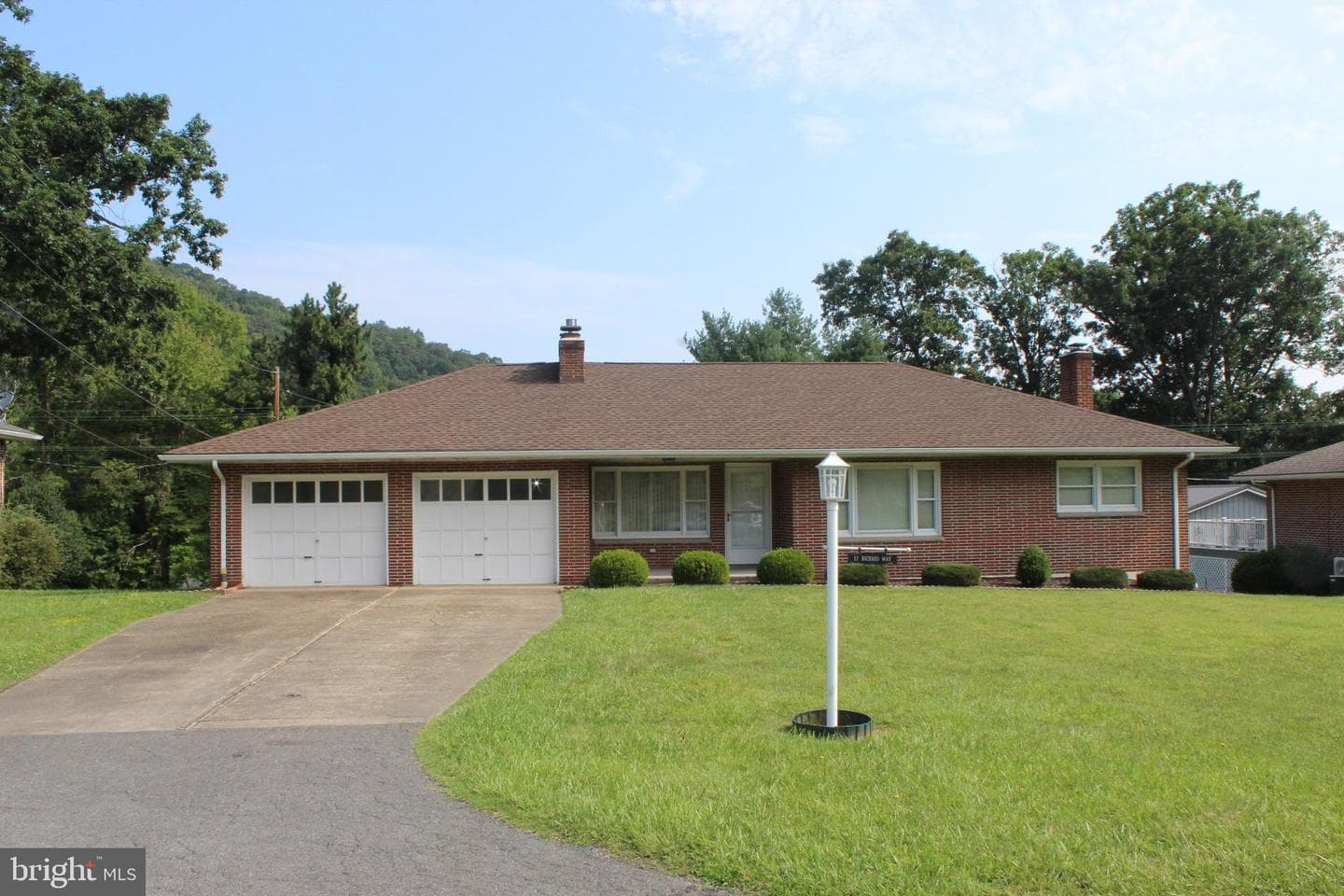 17 Richard Way photo 3