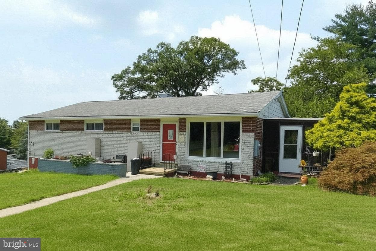 805 White Avenue photo 1