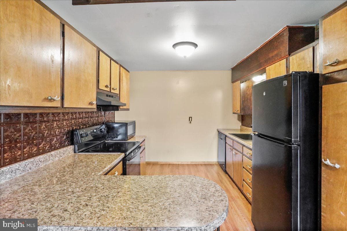 15906 Llewellyn Avenue photo 10