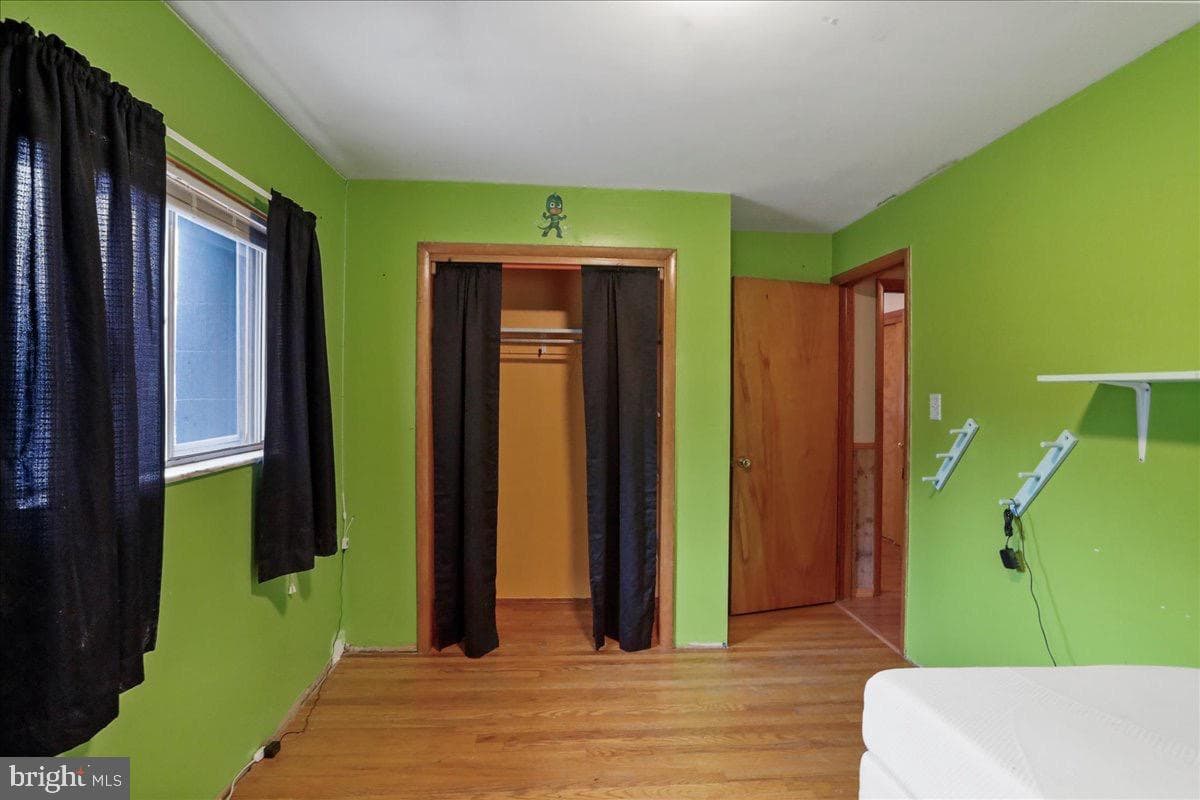 15906 Llewellyn Avenue photo 19