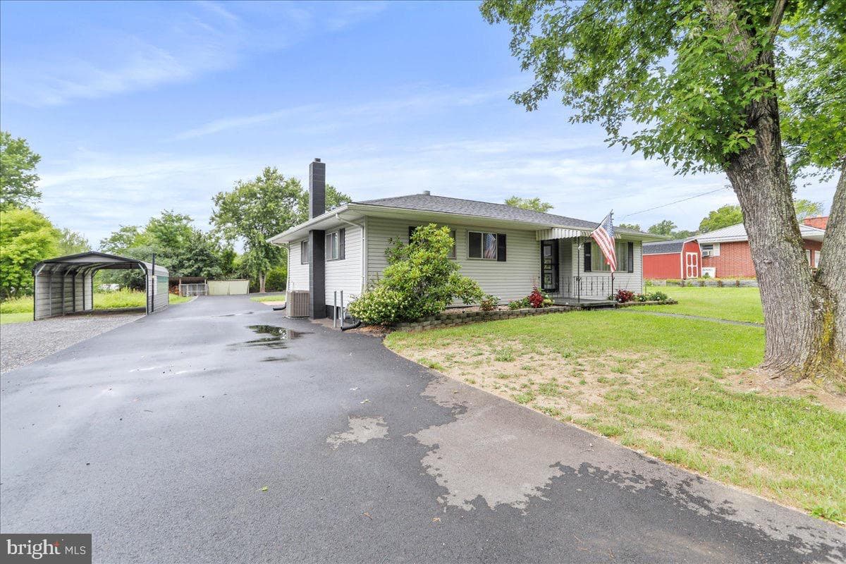 15906 Llewellyn Avenue photo 2