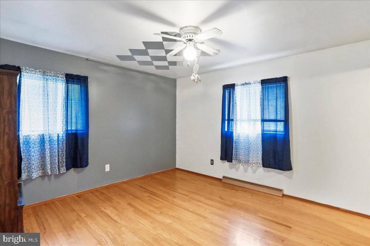 15906 Llewellyn Avenue photo 20