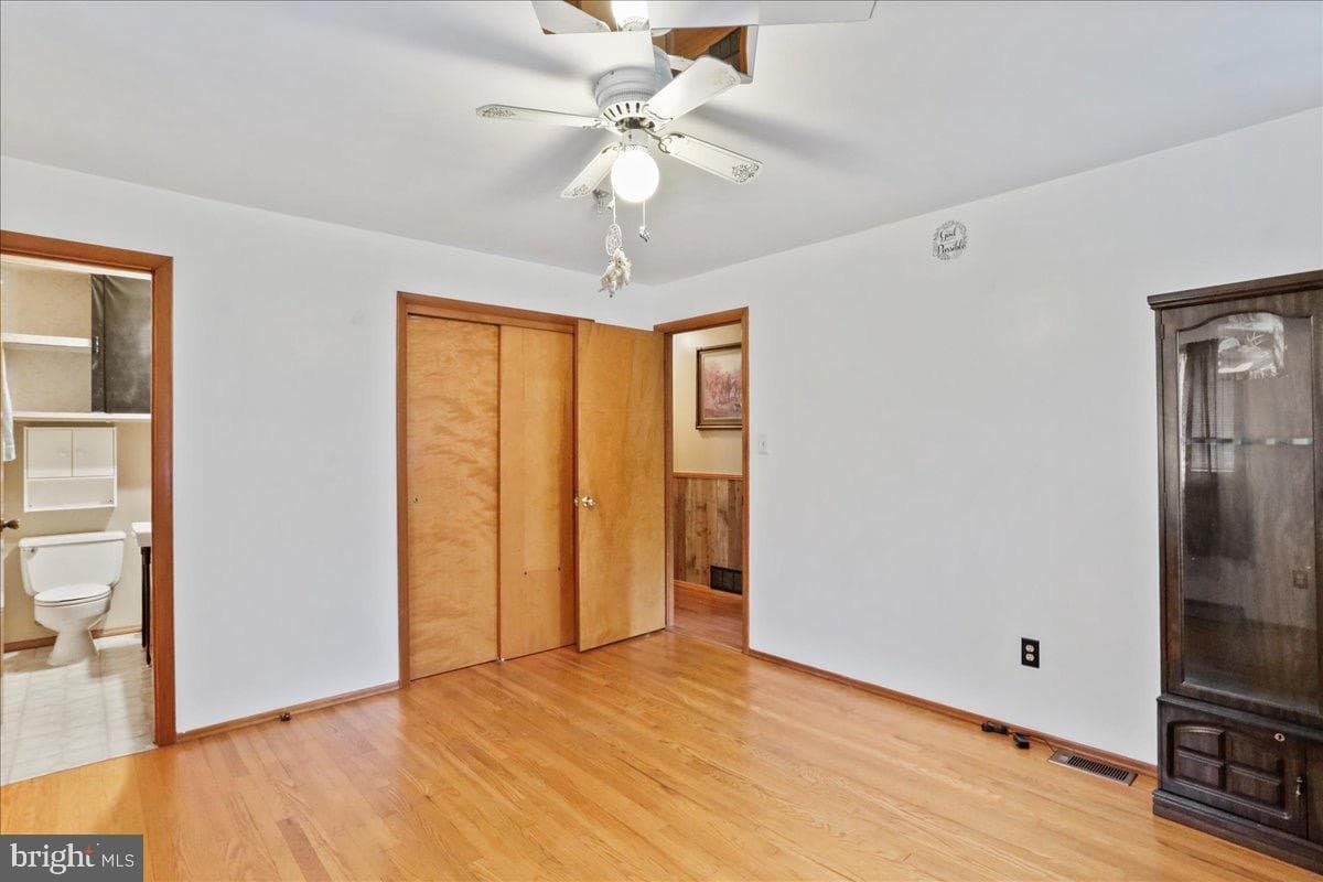 15906 Llewellyn Avenue photo 21