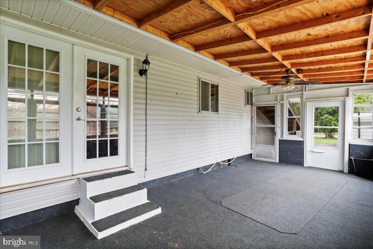 15906 Llewellyn Avenue photo 28
