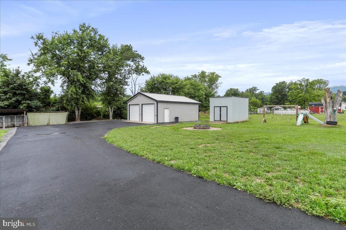 15906 Llewellyn Avenue photo 6