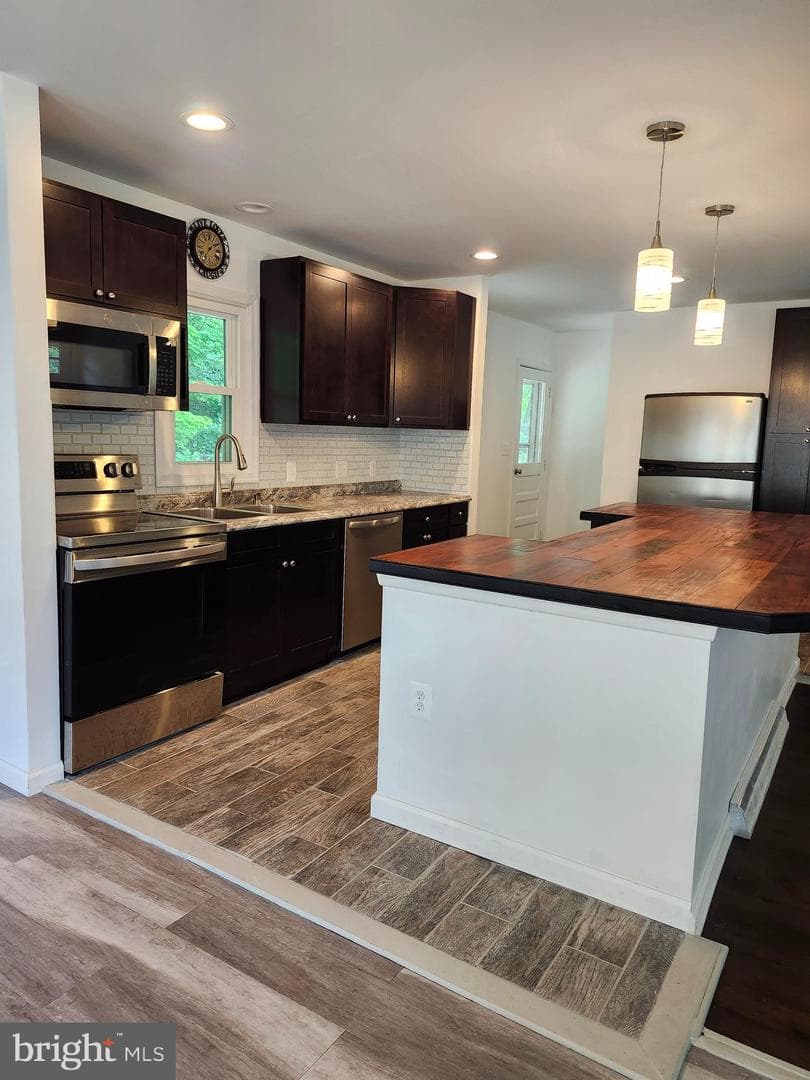 22124 Mcmullen Highway SW photo 20