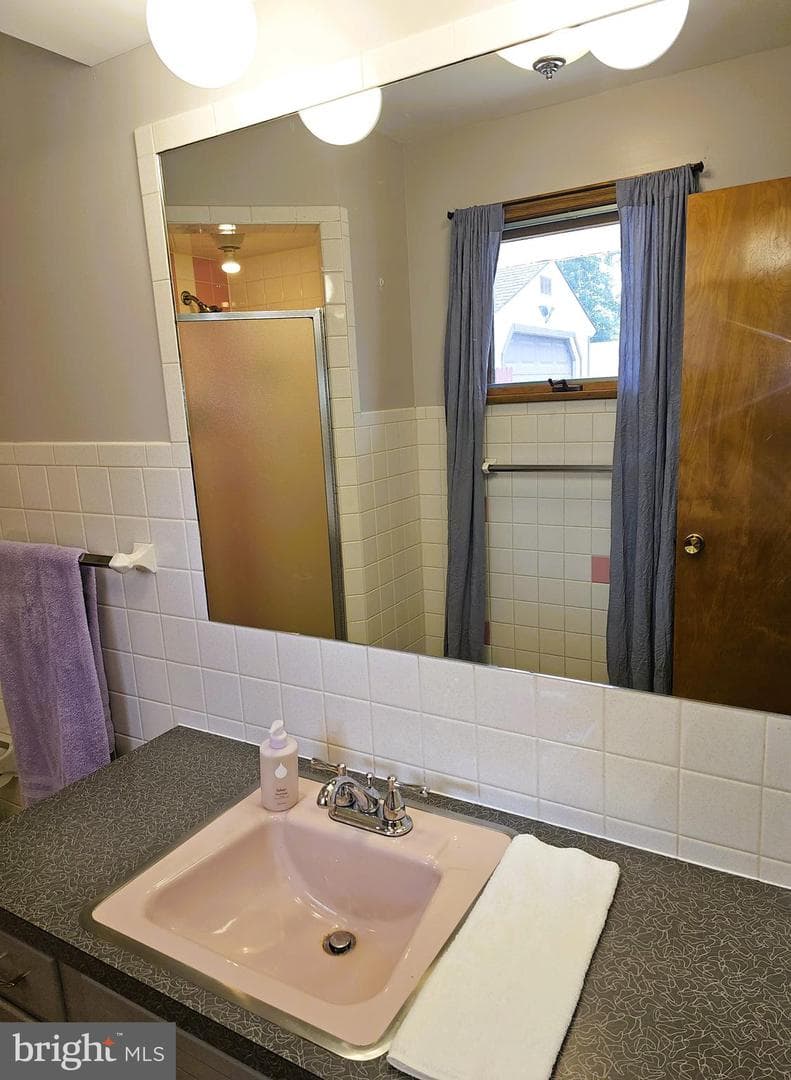 213 Central Avenue photo 16
