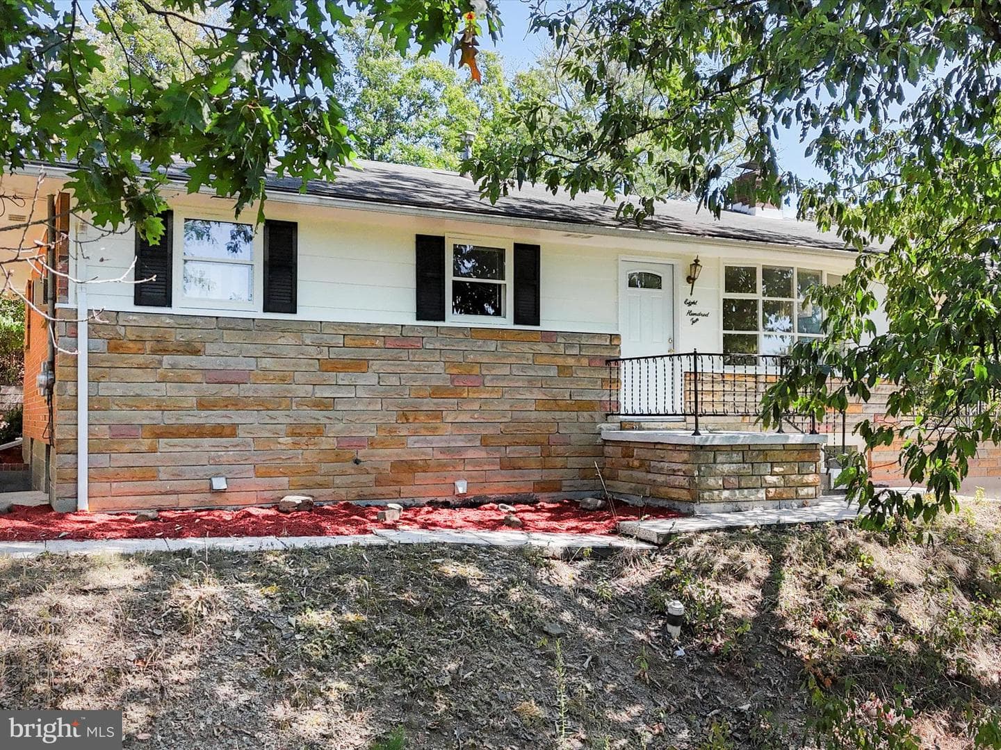 810 Winifred Road photo 2